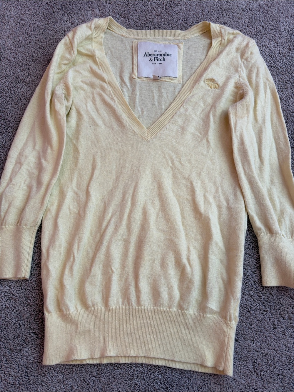 Abercrombie & Fitch Women's Pale Yellow V-Neck Sweater